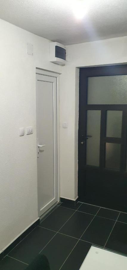 Apartment Savanovic บันยาลูกา ภายนอก รูปภาพ